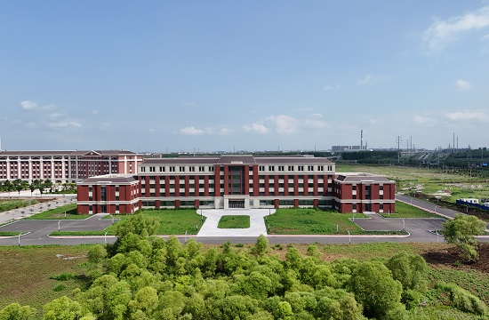 長春工業(yè)大學三棟現代產業(yè)學院實習實訓樓建設項目施···